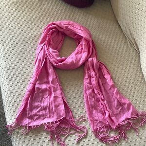 💕Pink 💕lightweight scarf with tassel ends